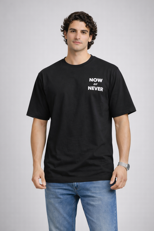 TS-5004 Herren T-Shirt “NOW OR NEVER” – Oversized Streetwear T-Shirt mit Backprint