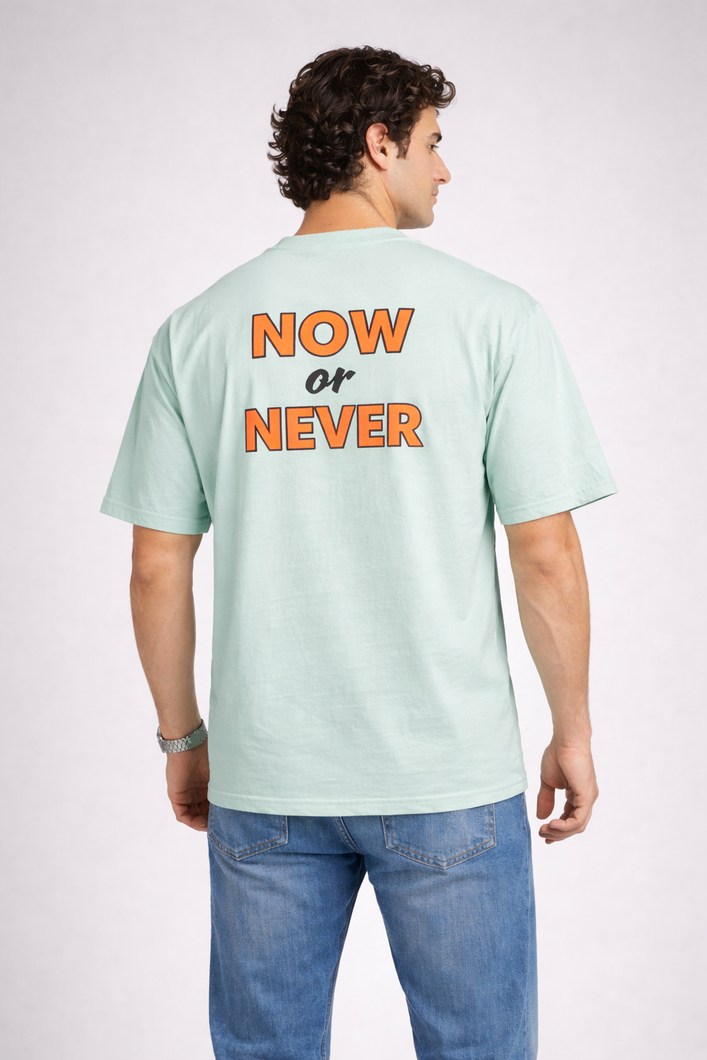TS-5004 Herren T-Shirt “NOW OR NEVER” – Oversized Streetwear T-Shirt mit Backprint