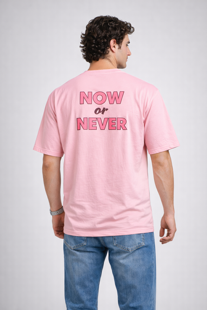 TS-5004 Herren T-Shirt “NOW OR NEVER” – Oversized Streetwear T-Shirt mit Backprint