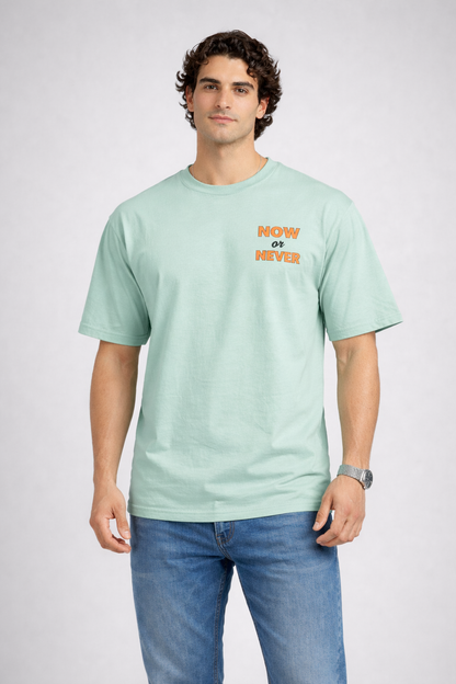 TS-5004 Herren T-Shirt “NOW OR NEVER” – Oversized Streetwear T-Shirt mit Backprint
