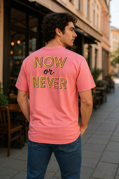 TS-5004 – Herren T-Shirt „NOW OR NEVER“ – Dein Moment. Dein Stil.